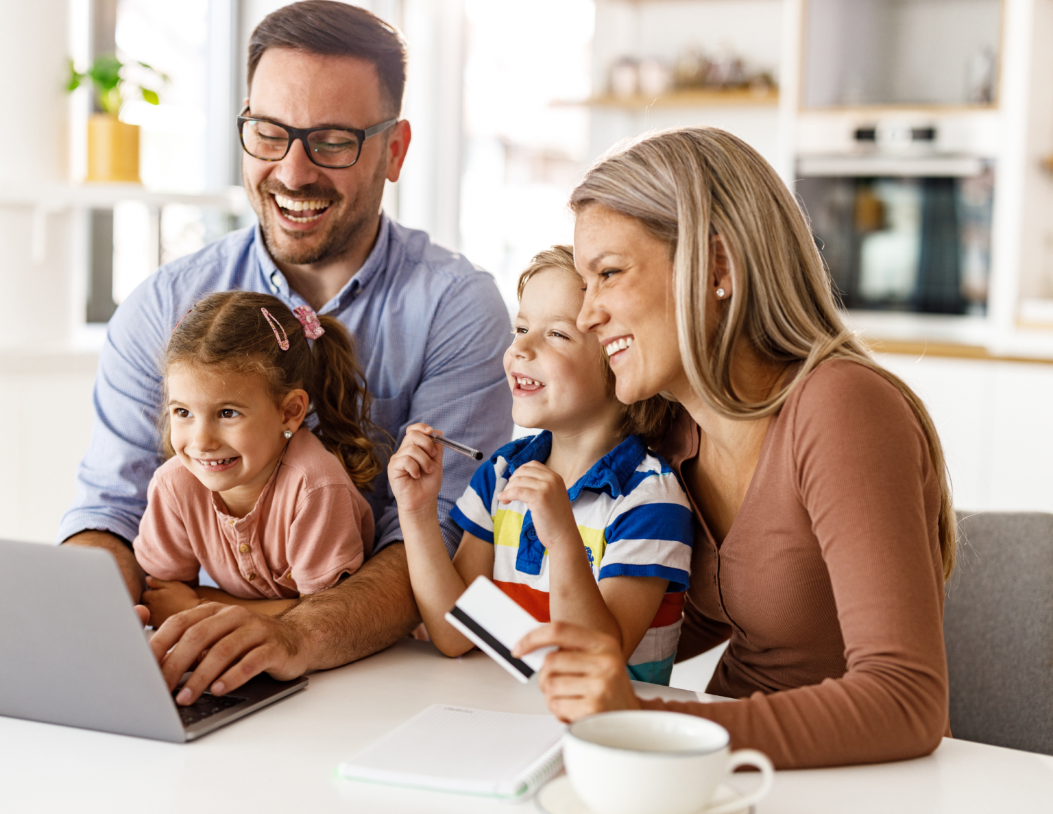 family looking for their dream home with an online, easy and quick home loan process