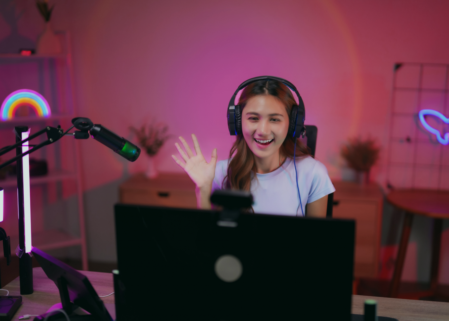 Learn how influencers and content creators can qualify for a mortgage. Discover lender requirements, income tips, and financing options for self-employed borrowers.